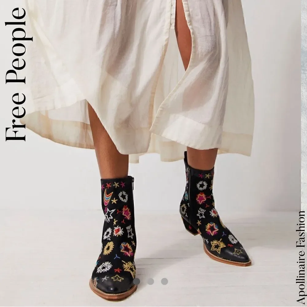 FREE PEOPLE BOWERS ANKLE BOOTS IN BLACK EMBROIDERED FLORAL SIZE 38.5 NWT